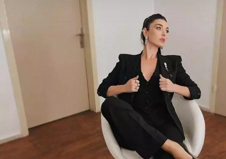 Evliliklerinin 12. yılı Aslıhan Günerden romantik kutlama