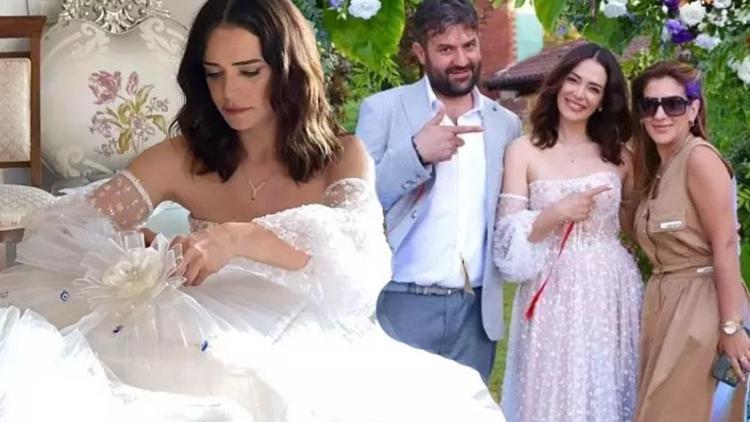 Oyuncu İpek Karapınar nişanlandı Gelin bohçaları ile poz verdi