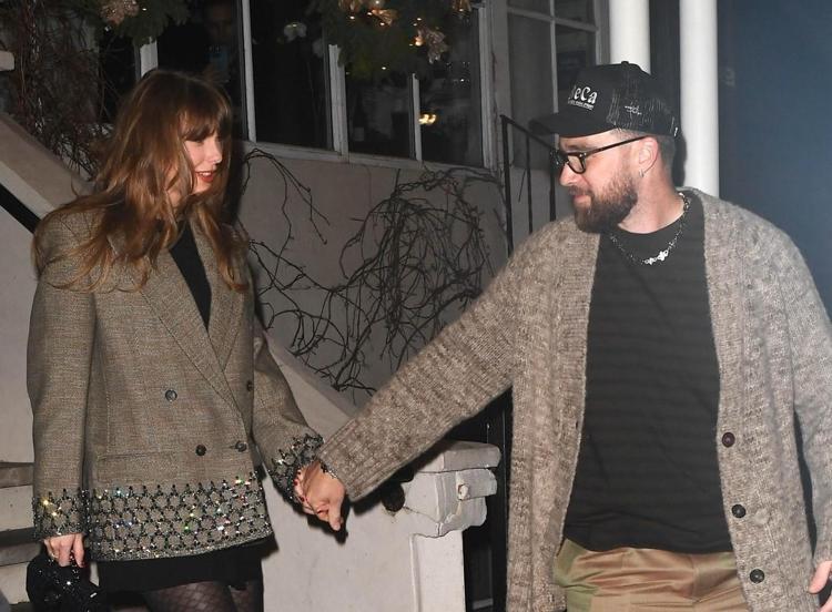 Taylor Swift gizlice evlendi mi Kafa karıştıran davetiye