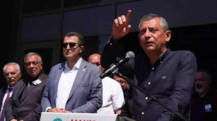 Başkan Ferdi Zeyreke acı veda CHP lideri Özel gözyaşlarını tutamadı