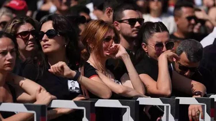 Başkan Ferdi Zeyreke acı veda CHP lideri Özel gözyaşlarını tutamadı