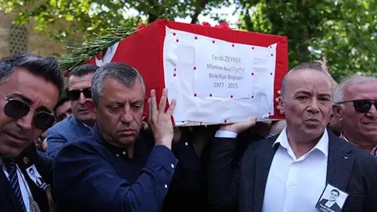 Başkan Ferdi Zeyreke acı veda CHP lideri Özel gözyaşlarını tutamadı