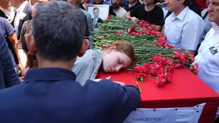 Başkan Ferdi Zeyreke acı veda CHP lideri Özel gözyaşlarını tutamadı