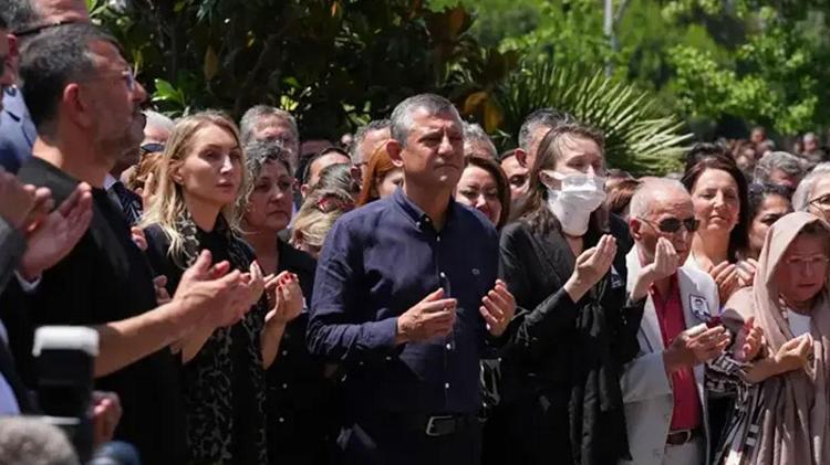 Başkan Ferdi Zeyreke acı veda CHP lideri Özel gözyaşlarını tutamadı