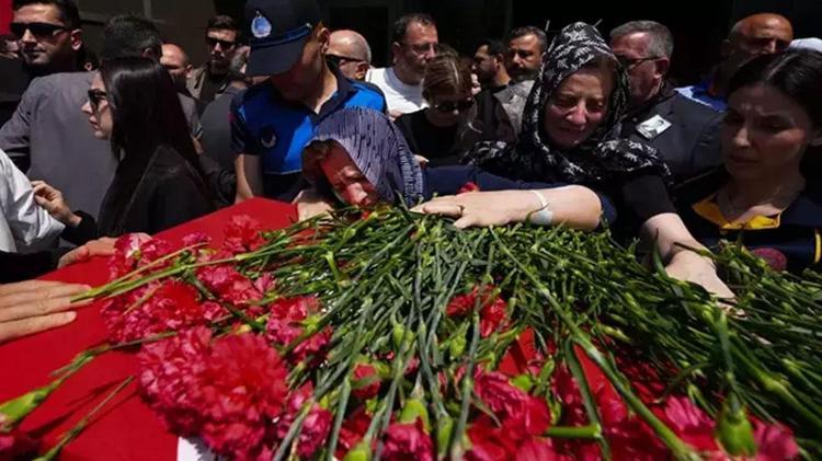 Başkan Ferdi Zeyreke acı veda CHP lideri Özel gözyaşlarını tutamadı