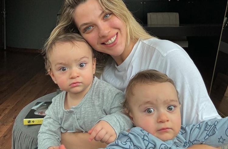Yasemin Şefkatli ve İdo Tatlısesten ikizlerine örnek davranış Çocuklara sevgiyi öğretmek