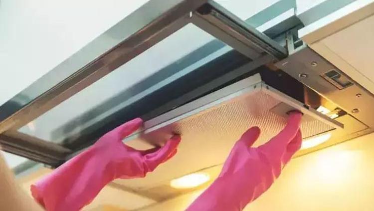 ASPİRATÖRÜNÜZÜ KAPATIN VE FİLTRELERİ ÇIKARIN