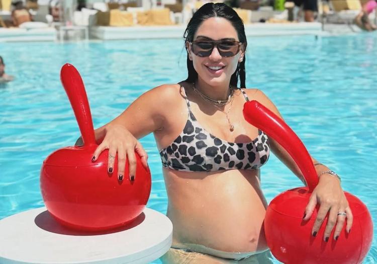 Sahra Işık anne oldu Bebeğiyle ilk pozunu yayınladı