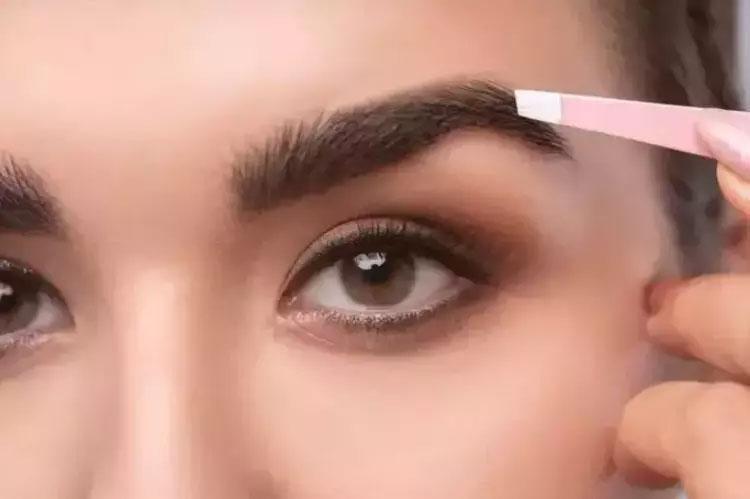 Ağda, ip, cımbız ve tıraş bıçağını unutun 1 kaşığı tüylerin kökünü kurutuyor