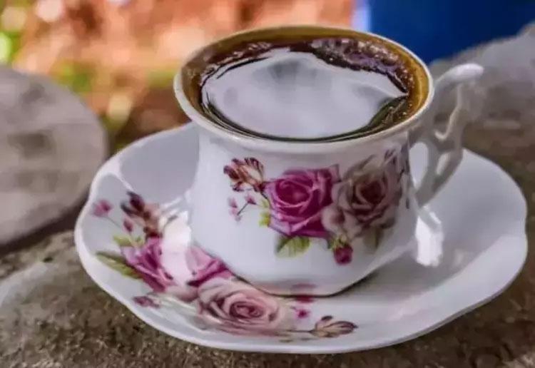 Ağda, ip, cımbız ve tıraş bıçağını unutun 1 kaşığı tüylerin kökünü kurutuyor