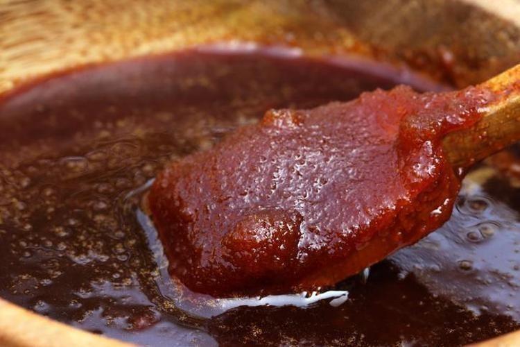 Saniyesinde kana karışıyor, demiri fırlatıyor: Tansiyon 12-8de sabitleniyor, bir kaşığı yetiyor