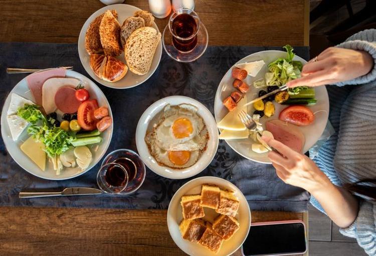 Kahvaltıda bayıla bayıla yiyoruz ama çok tehlikeli DSÖnün kanserojen listesinde: İnsülini fırlatıp kilo aldırıyor