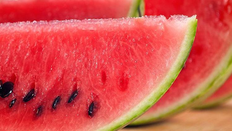 Karpuzun faydasını 2ye katlıyor Böyle tüketince kan şekerini dengeliyor: Potasyum ve magnezyum ambarı