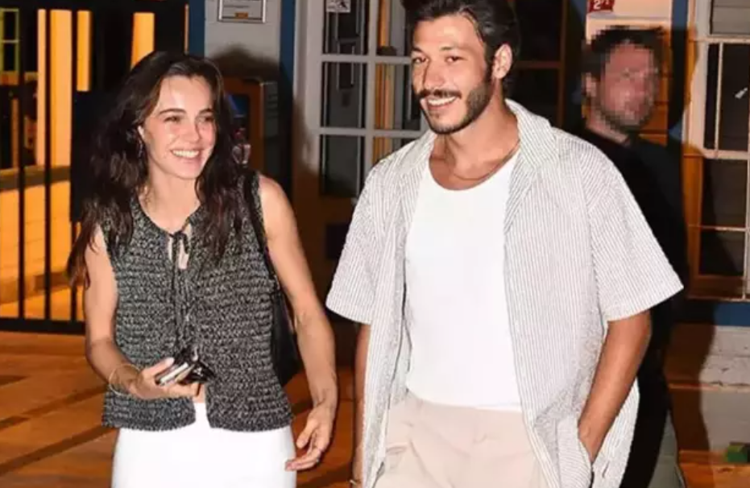 Kubilay Aka Moskovada fırtına gibi esti Zaferi sevgilisi Hafsanur Sancaktutanı omzuna alarak kutladı