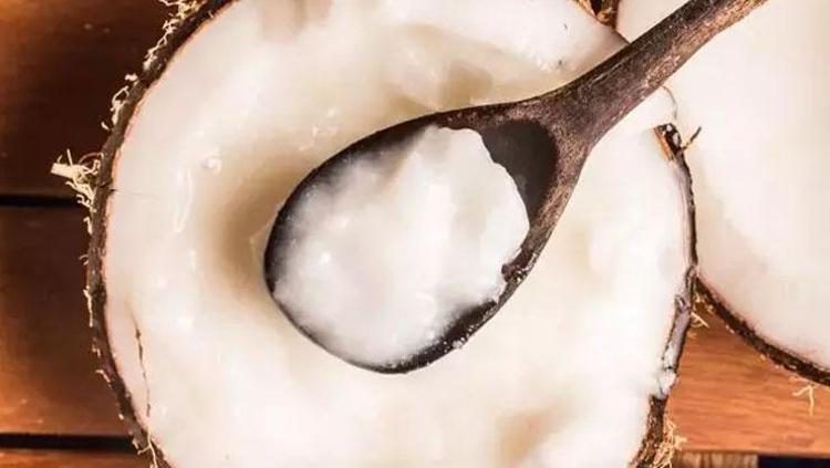 Saç dökülmesini maziye karıştırıyor Kökleri coşturuyor, saçları halat gibi sağlamlaştırıyor