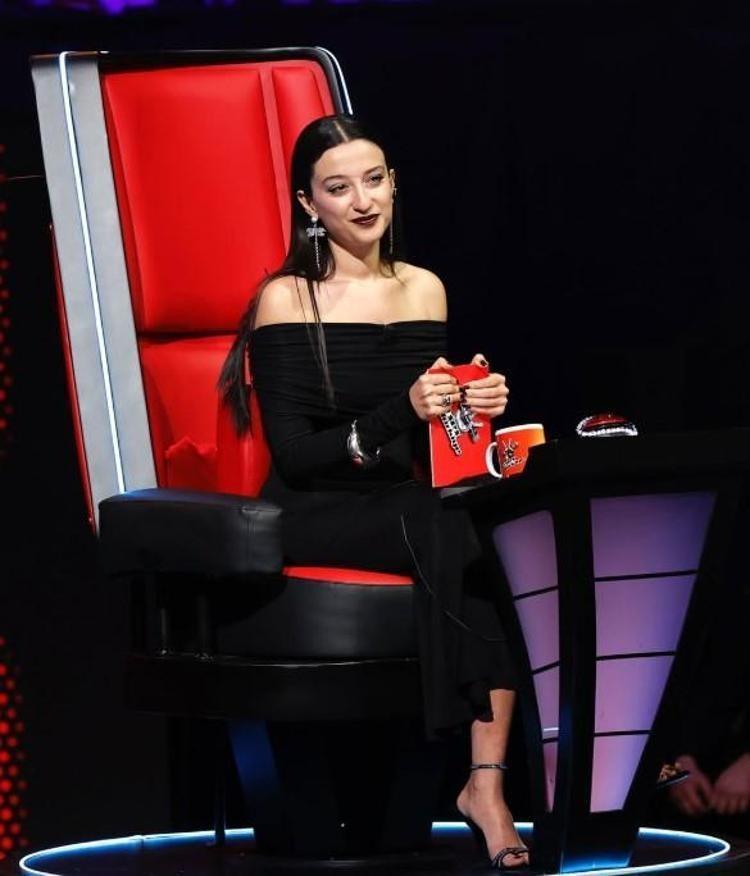 Melike Şahin, O Ses Türkiye 2025 sahnesinde sürpriz düet yaptı