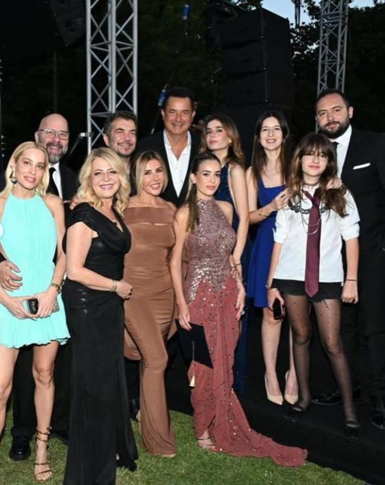 KIZLARIYLA YENİ PAYLAŞIMI İLGİ ÇEKTİ