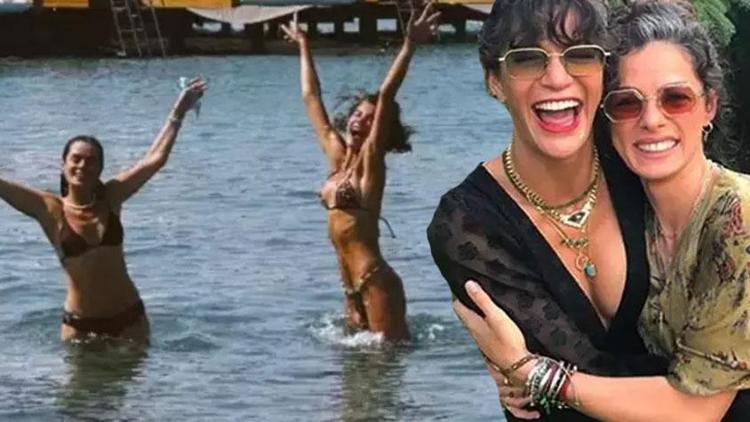 Berrak Tüzünataç ve Özge Özpirinçci plaj keyfinde