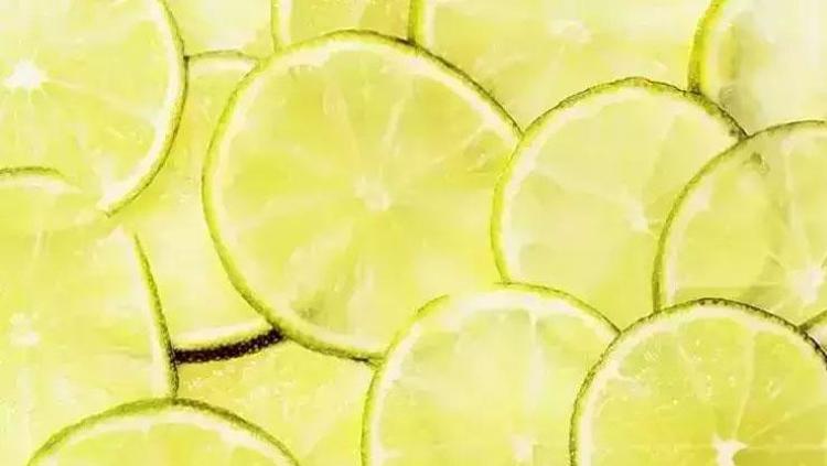 Maden suyunun içine 1 dilim koyun Böbrekleri makine gibi çalıştırıyor: Kalsiyum, magnezyum ve potasyum deposu