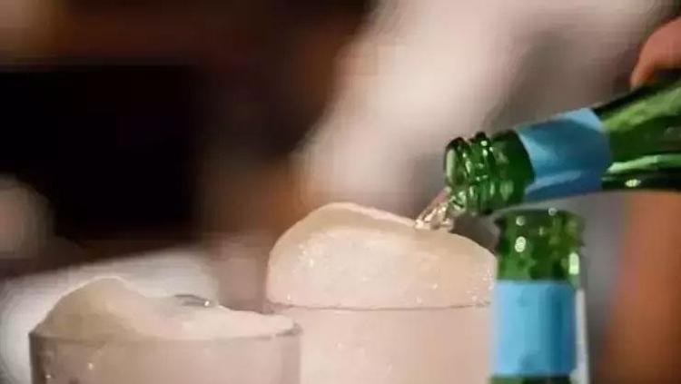 VÜCUDA FORMAT ATAN İKİLİ: MADEN SUYU VE LİMON