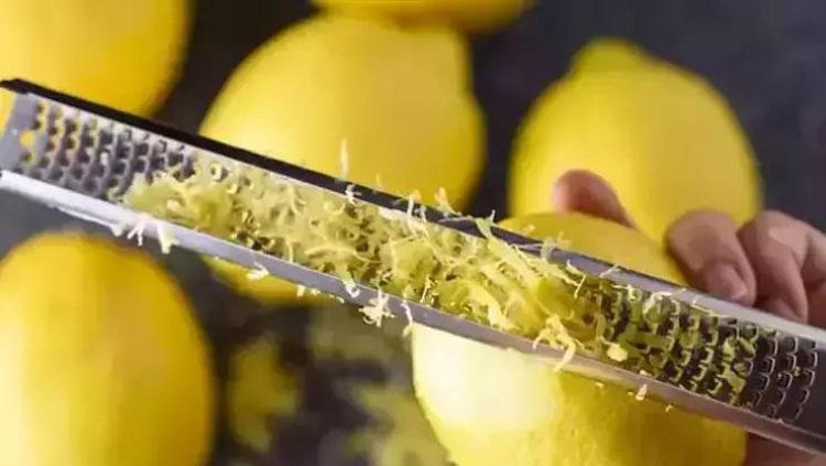 Maden suyunun içine 1 dilim koyun Böbrekleri makine gibi çalıştırıyor: Kalsiyum, magnezyum ve potasyum deposu