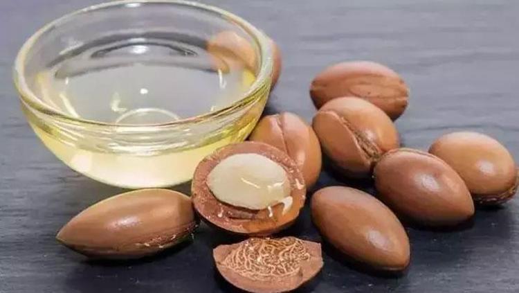 DOĞAL NEMLENDİRİCİ: ARGAN YAĞI