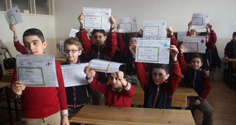 EBEVEYNLER AKADEMİK BAŞARIYI KİŞİSELLEŞTİRMEMELİ