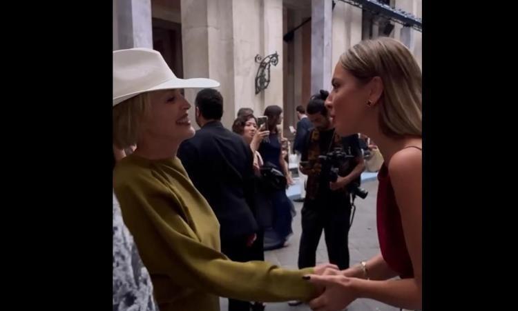 Hadiseden ayna karşısında dans Ünlü şarkısı sosyal medyayı salladı