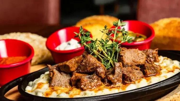 Yaz sofralarının favori lezzeti Padişah yemeği olarak da biliniyor: Tereyağıyla yapılınca lezzeti 2 kat artıyor