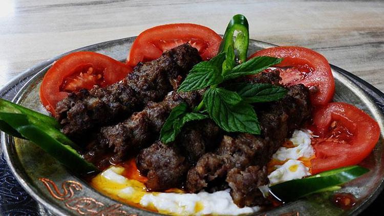Yaz sofralarının favori lezzeti Padişah yemeği olarak da biliniyor: Tereyağıyla yapılınca lezzeti 2 kat artıyor