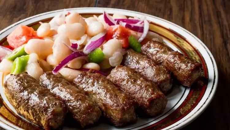 Mangal köftesinin lezzetini 10 kat artırıyor Harcın içerisine bir parça koyun