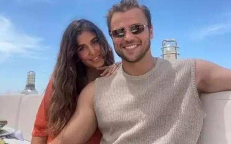 Tolga Sarıtaş açıkladı Ünlü çiftin bebeklerinin ismi belli oldu