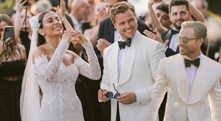 Tolga Sarıtaş açıkladı Ünlü çiftin bebeklerinin ismi belli oldu
