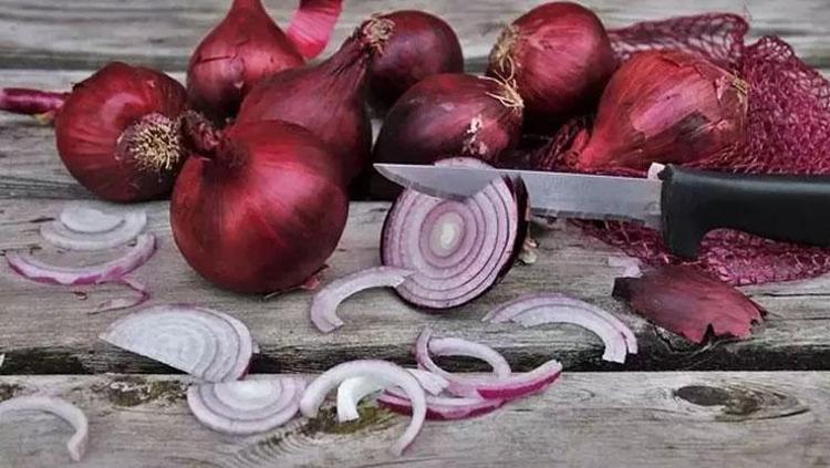 Kırmızı soğanı kaynatıp için Anadolunun gizli kalmış şifa kaynağı: Herkes faydalarını bilmeli