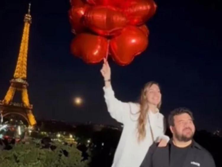 Yenenler çiftini Çeşme tatili üşüttü