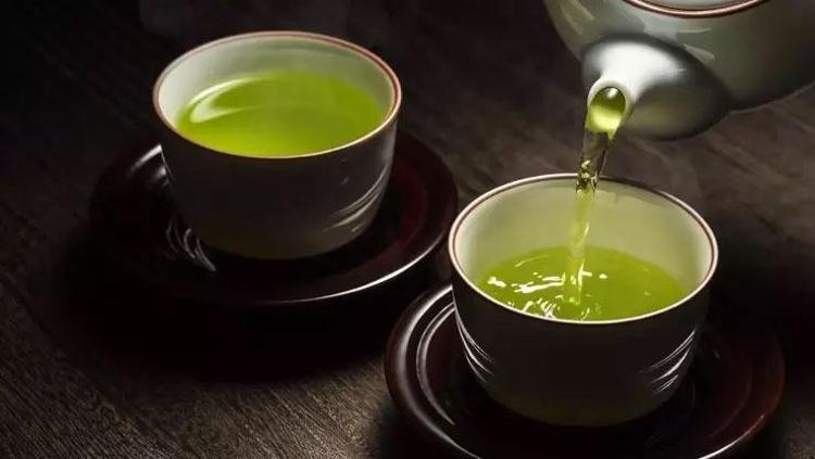 SAĞLIKLI BİR ŞEKİLDE ZAYIFLAMAK MÜMKÜN: YEŞİL ÇAY
