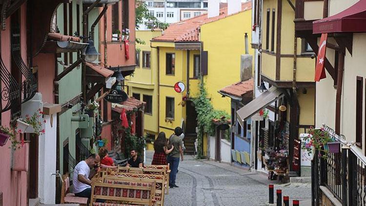 ODUNPAZARI EVLERİ: TARİHİN RENKLİ SOKAKLARI