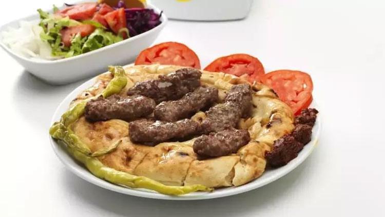 Bursalıların favori lezzeti Tuz, karbonat ve soğanla hazırlanıyor: Türkiyenin dört bir yanına yayılıyor