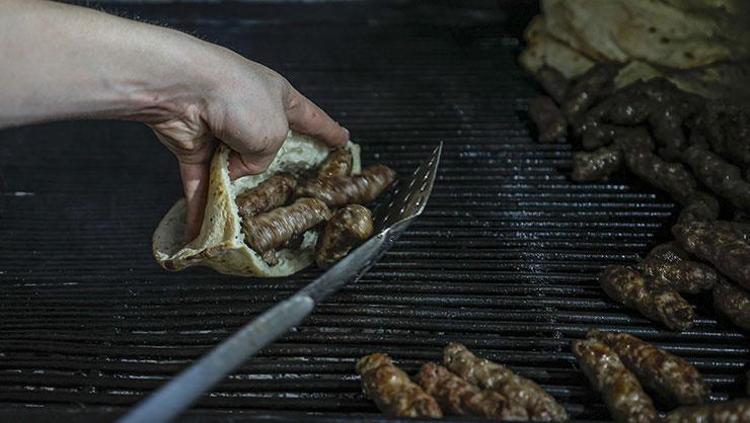 Bursalıların favori lezzeti Tuz, karbonat ve soğanla hazırlanıyor: Türkiyenin dört bir yanına yayılıyor