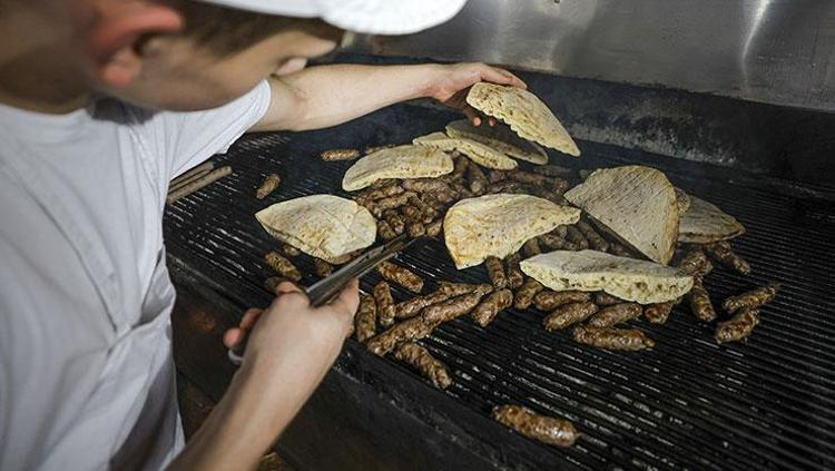 Bursalıların favori lezzeti Tuz, karbonat ve soğanla hazırlanıyor: Türkiyenin dört bir yanına yayılıyor