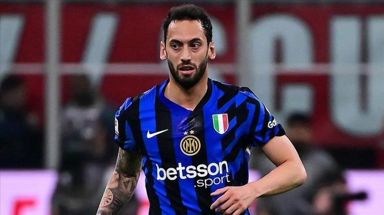 Galatasarayda transfer hedefi Hakan Çalhanoğlu Milli yıldız tepkiler sonrası gemileri yaktı