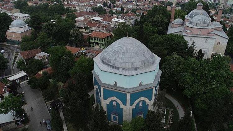 YEŞİL KÜLLİYE VE TÜRBESİ: ÇİNİLERİN DİLİNDEN SANAT