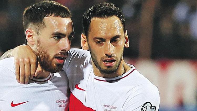 Galatasaray transferde milli yıldızların peşinde Cim Bomun hayali Hakan Çalhanoğlu ve Orkun Kökçü