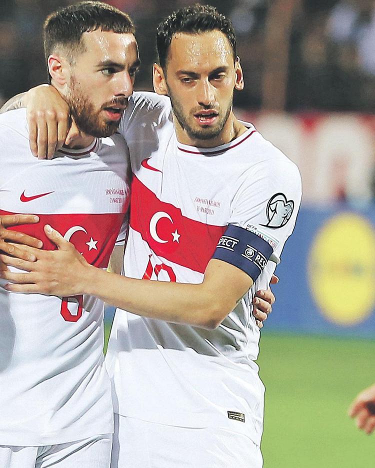 Galatasaray transferde milli yıldızların peşinde Cim Bomun hayali Hakan Çalhanoğlu ve Orkun Kökçü