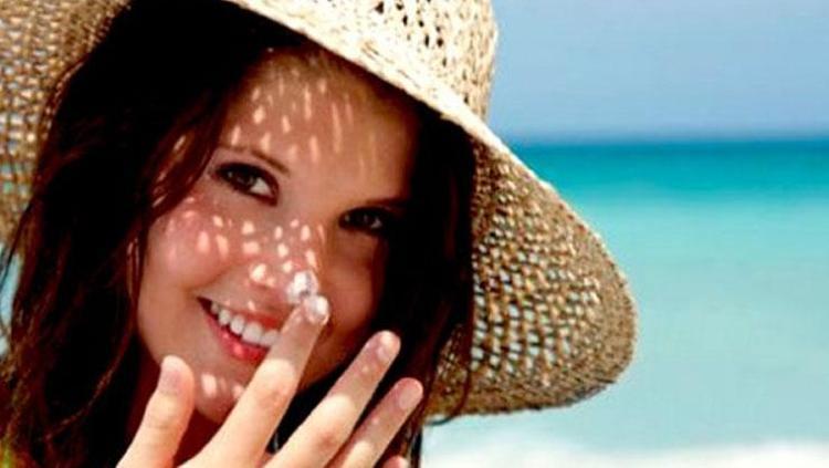 Her gün içiyoruz ama vücudu çöle çeviriyor Yaz aylarının olmazsa olması olarak biliniyor: Vücuttaki suyu sünger gibi emiyor