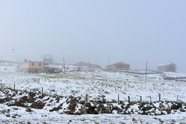 BAYBURTTA TEMMUZDA KAR YAĞDI
