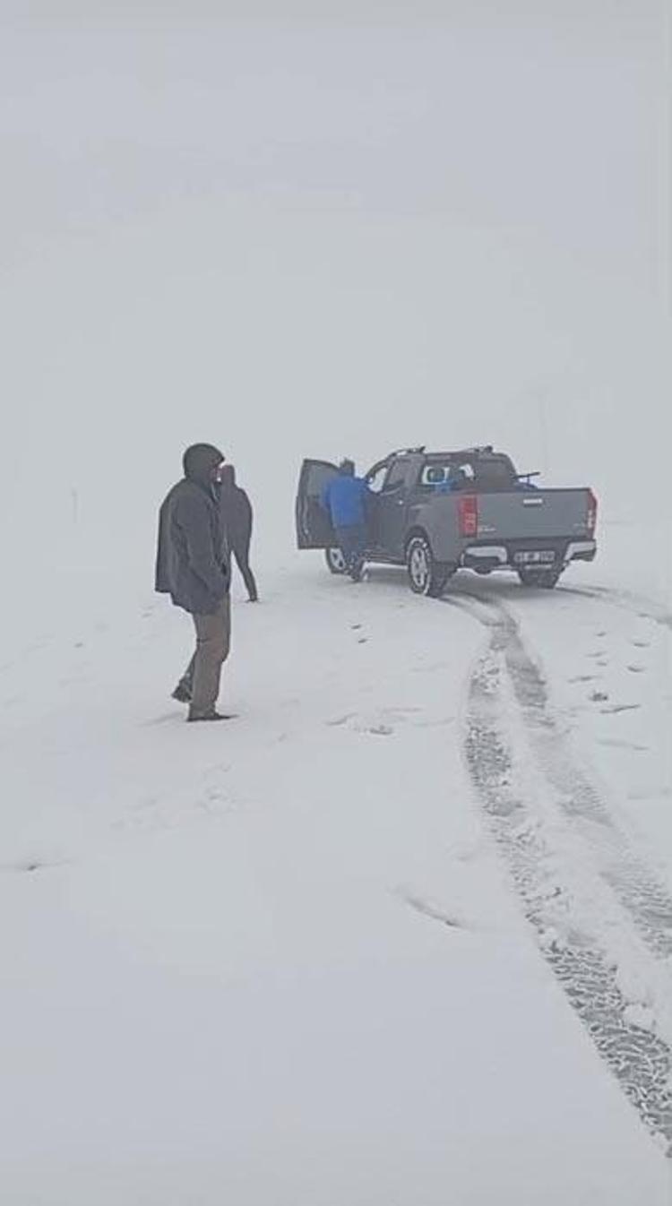 Kar yağışları 5 şehirde yaşayanlara sürpriz yaşattı Rize, Trabzon, Bayburt, Gümüşhane ve Erzurum beyaza büründü