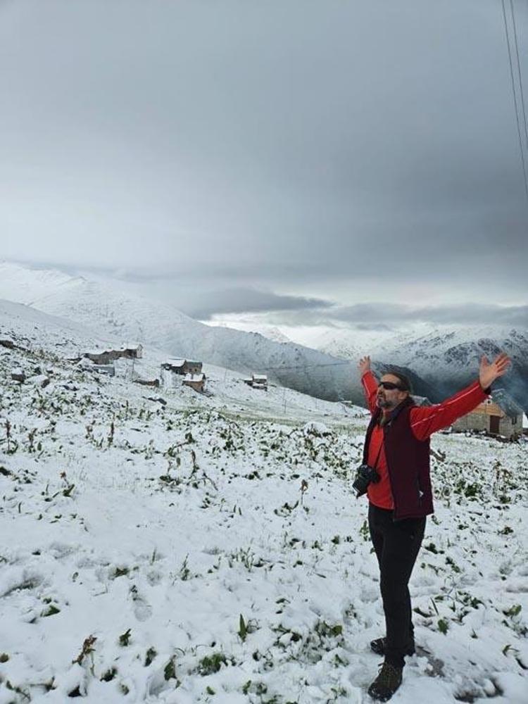Kar yağışları 5 şehirde yaşayanlara sürpriz yaşattı Rize, Trabzon, Bayburt, Gümüşhane ve Erzurum beyaza büründü