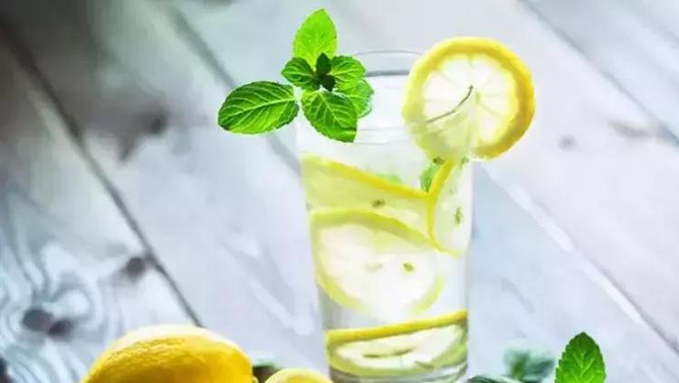 Limonlu suya bir kaşık ekleyin Her sabah kahvaltı öncesi tüketin: Vücuttaki yağları cayır cayır yakıyor, metabolizma hızını yüzde 100 artırıyor