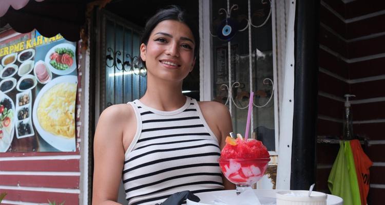 Bedavaya aldı 50 TLye satıyor Adanada zeki ticaret: Portakal ve vişne şurubuyla tatlandırıyor